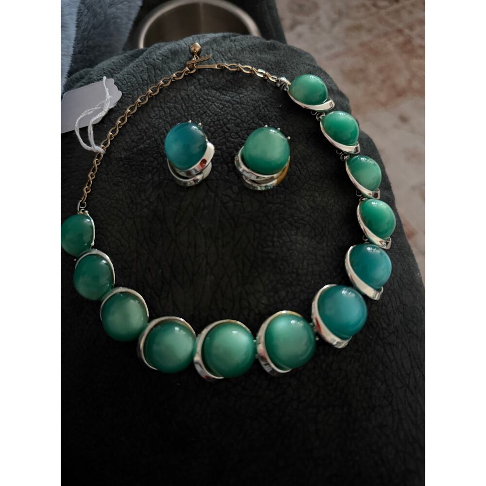 Vintage Aqua Lucite Cabochon Necklace and clip-on earrings set silver-tone metal - Picture 3 of 4